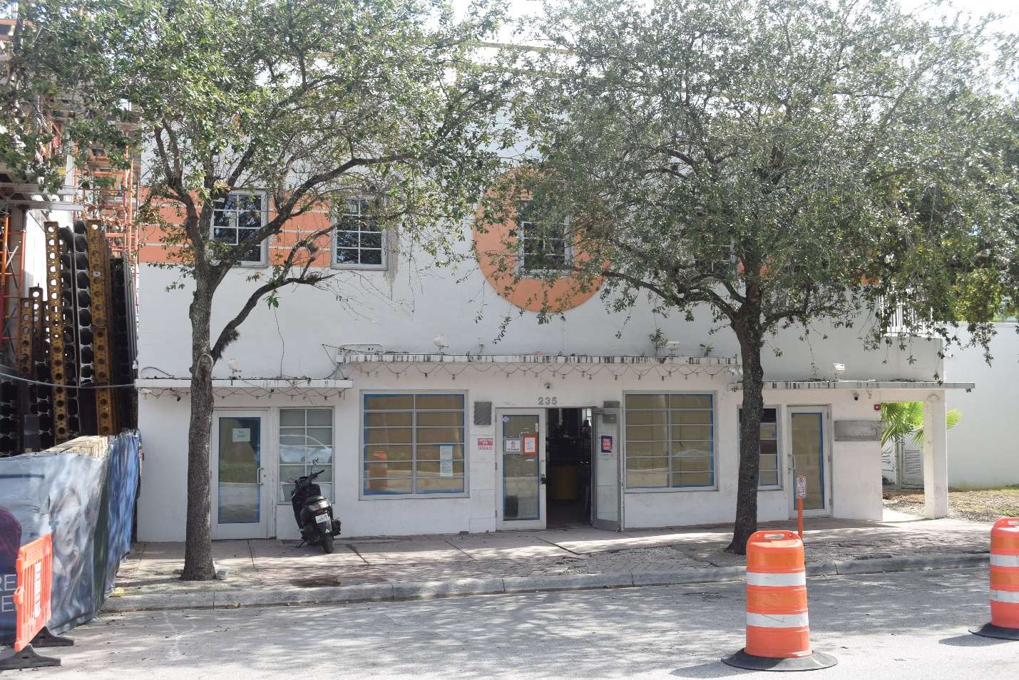235 Washington Avenue — the historic Parkside Hotel, a two-story Art Deco building in Miami Beach